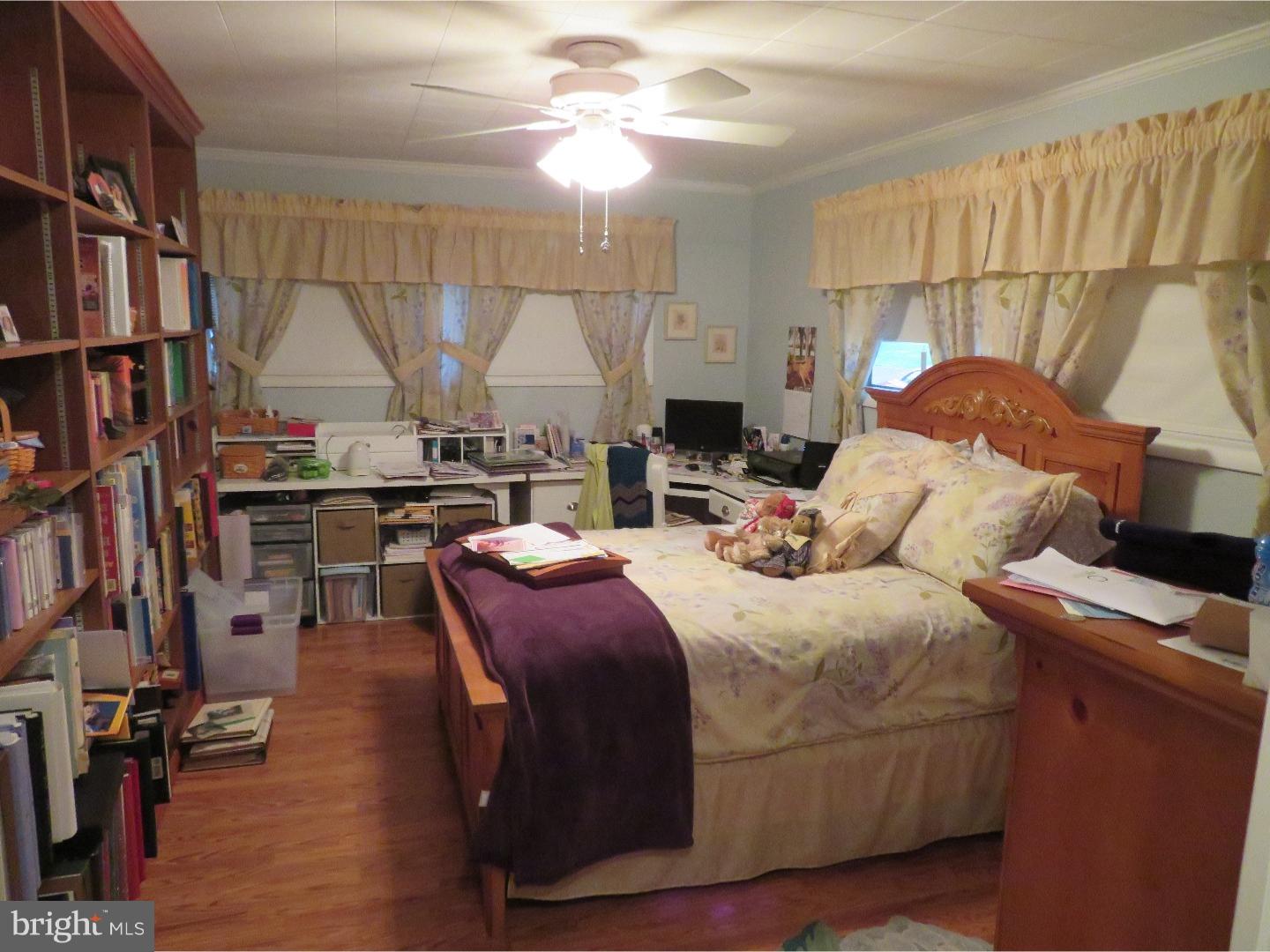 59 Flamingo Road Levittown, PA 19056 - Photo 13 of 24 Gallery Image 13