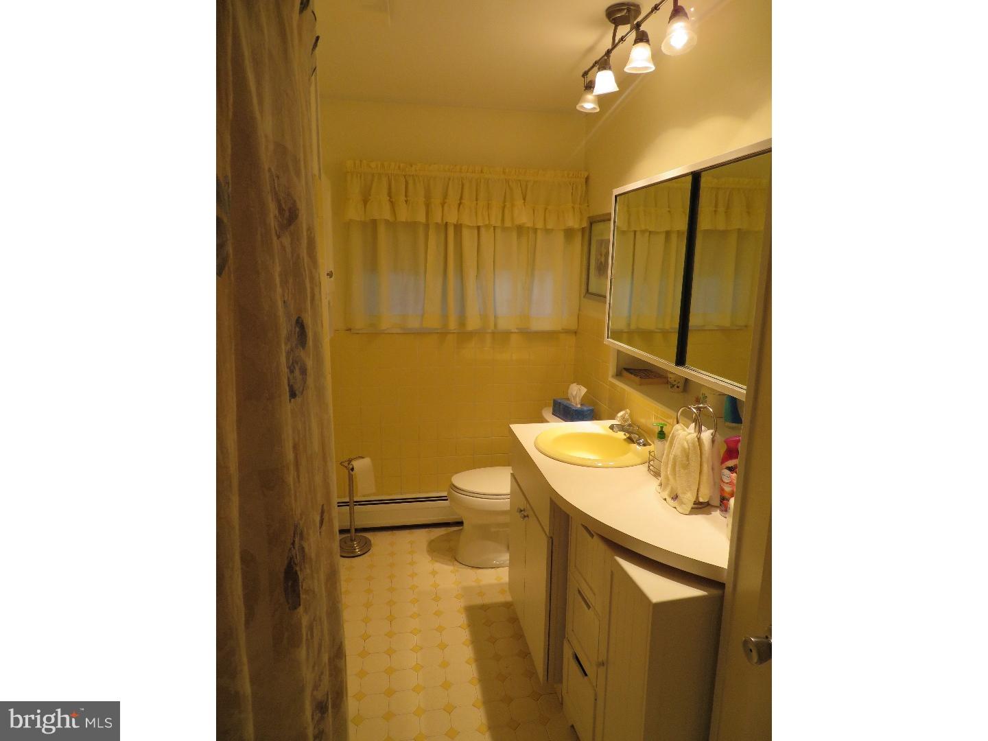 59 Flamingo Road Levittown, PA 19056 - Photo 15 of 24 Gallery Image 15