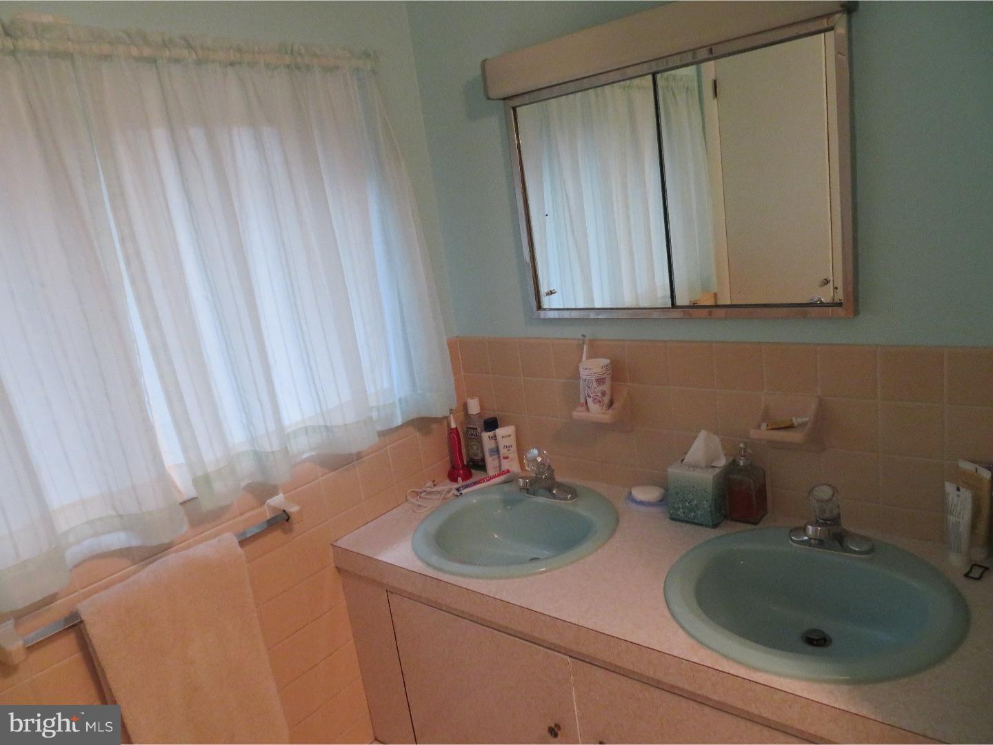 59 Flamingo Road Levittown, PA 19056 - Photo 20 of 24 Gallery Image 20
