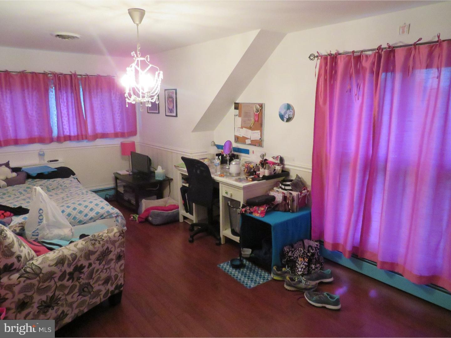 59 Flamingo Road Levittown, PA 19056 - Photo 21 of 24 Gallery Image 21