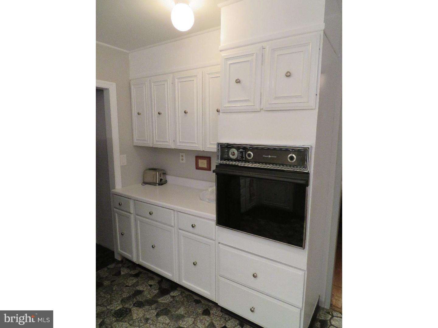 59 Flamingo Road Levittown, PA 19056 - Photo 4 of 24 Gallery Image 4