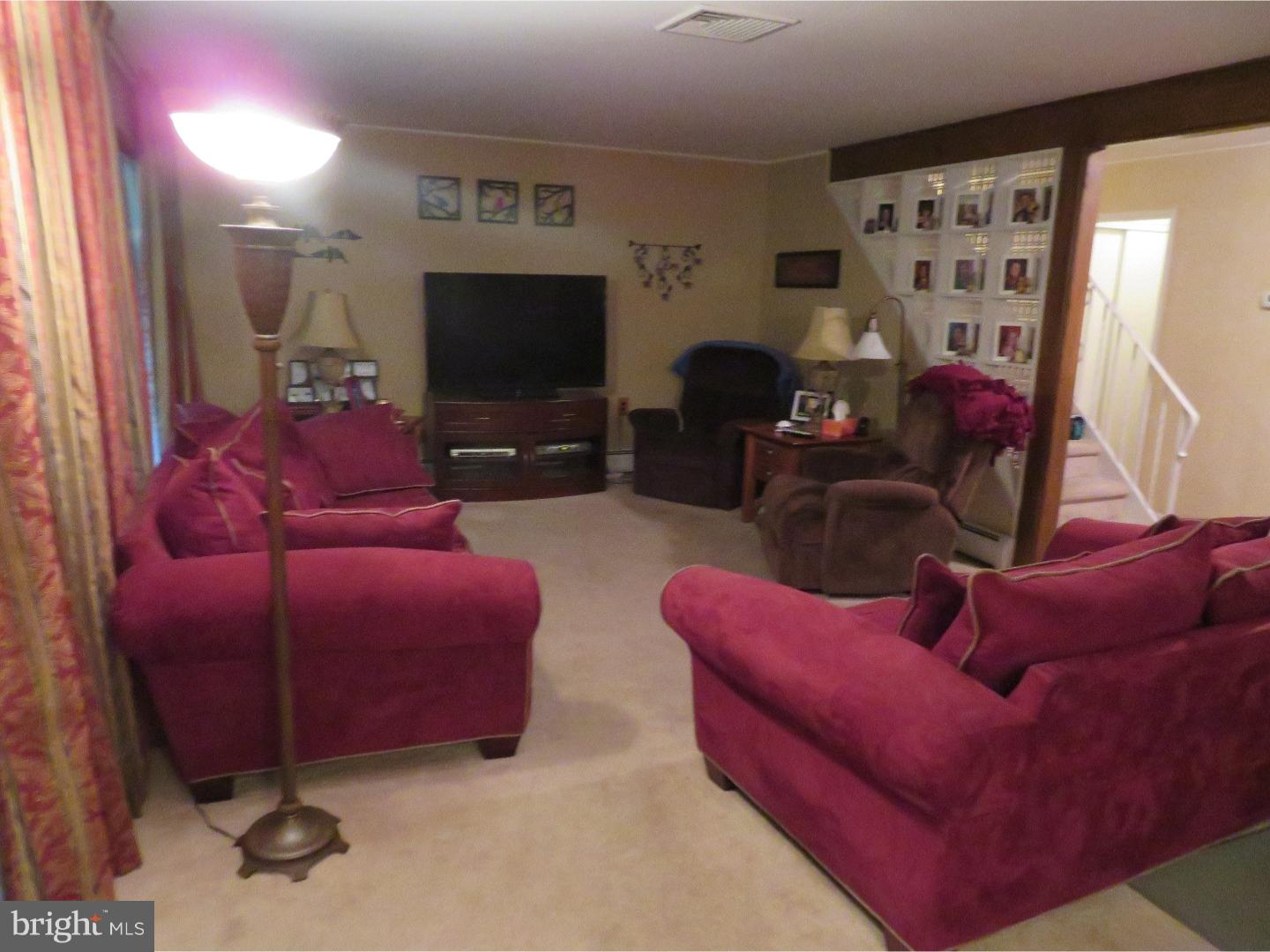 59 Flamingo Road Levittown, PA 19056 - Photo 10 of 24 Gallery Image 10