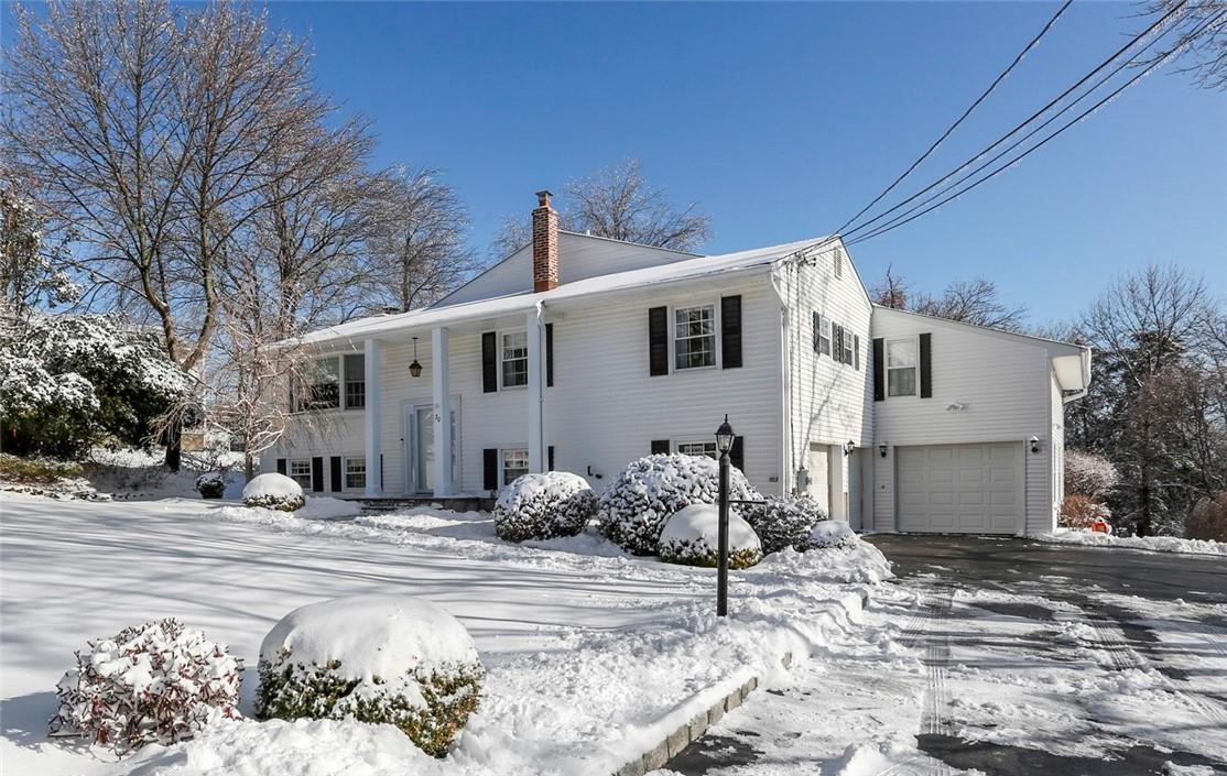 Spacious Colonial Mother/Daughter Home!