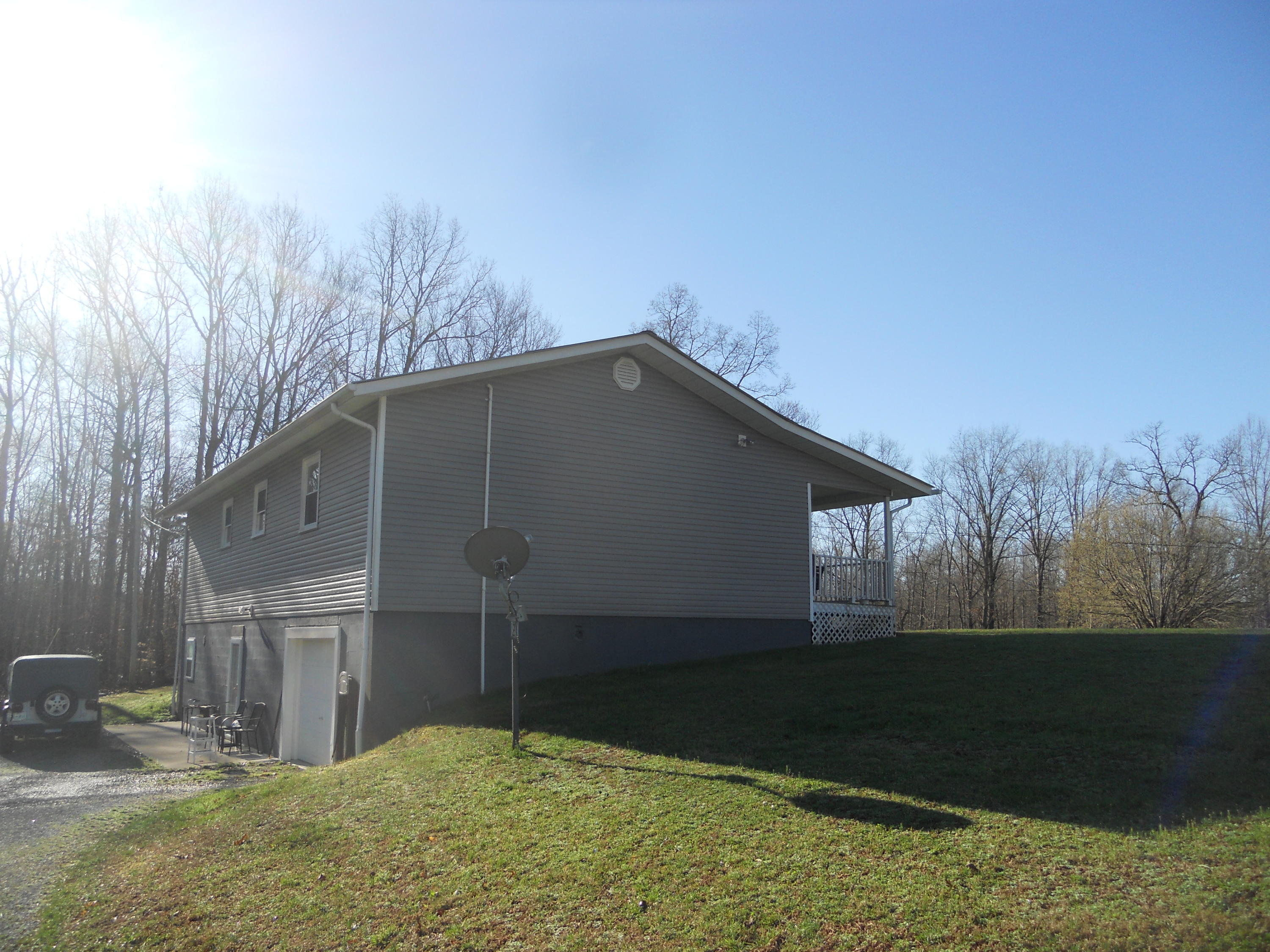 3759 Hurricane Road Huntsville, TN 37756 - Photo 6 of 29 010