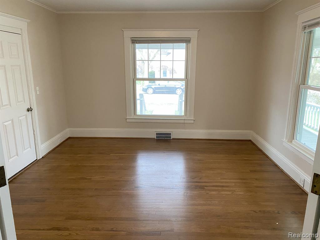 319 Oak Street Rochester, MI 48307 - Photo 6 of 26