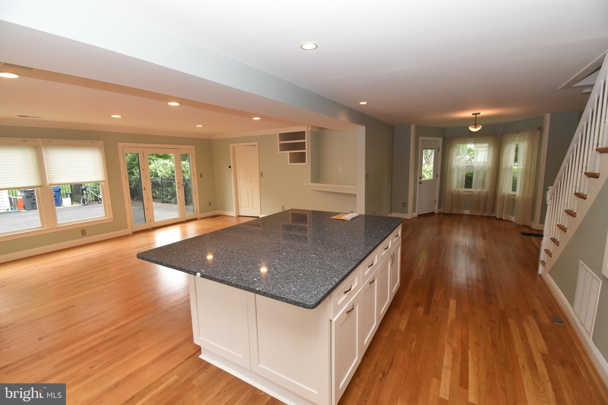 2901 Meadow View Road Falls Church, VA 22042 - Photo 12 of 43 Island