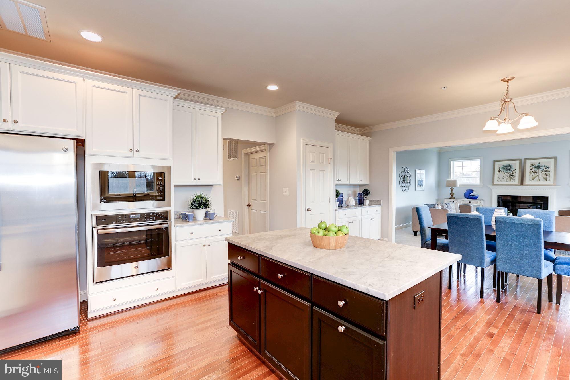 17005 Bennett Way Poolesville, MD 20837 - Photo 14 of 27 Kitchen w/breakfast area.