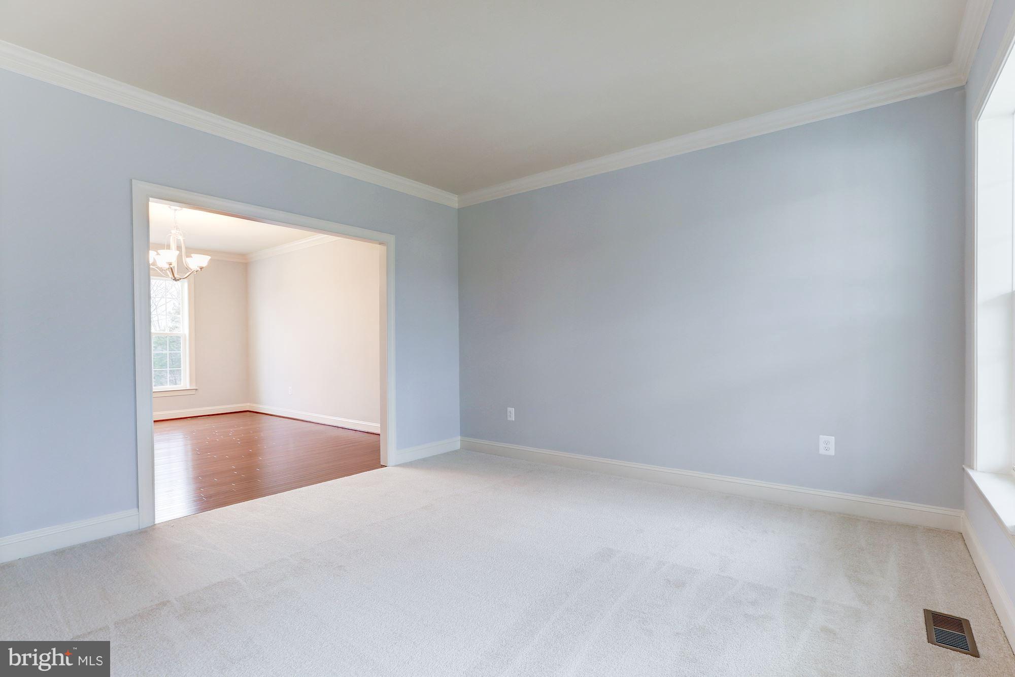 17005 Bennett Way Poolesville, MD 20837 - Photo 8 of 27 Elegant Living Room