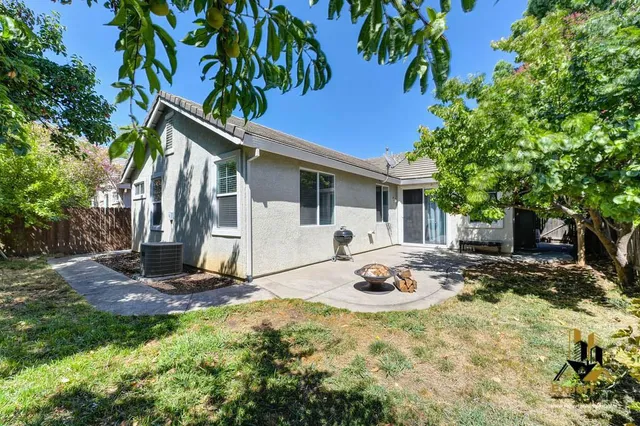 $2,690 | 3438 Zalema Way, Sacramento, CA 95834