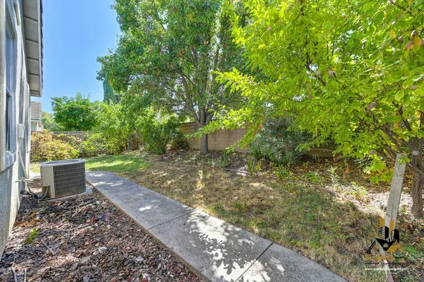 a view of a back yard of the house