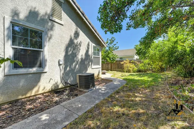 $2,690 | 3438 Zalema Way, Sacramento, CA 95834