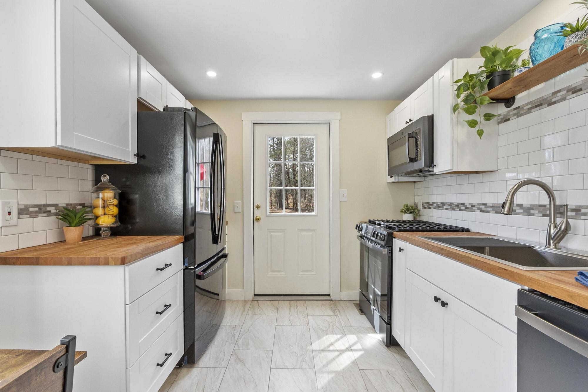 17 Angier Road Fitzwilliam, NH 03447 - Photo 2 of 37