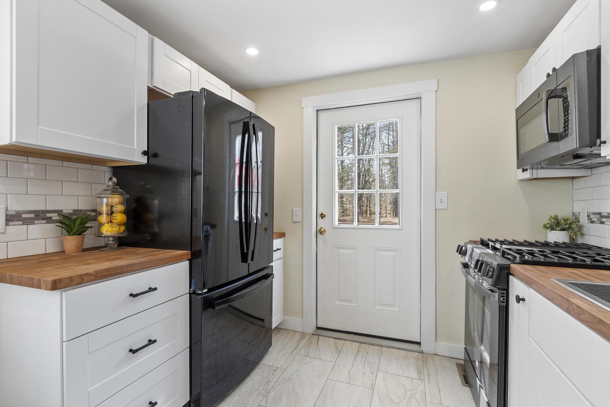 17 Angier Road Fitzwilliam, NH 03447 - Photo 3 of 37