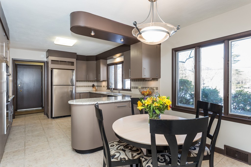 63 Briarcliff Road Longmeadow, MA 01106 - Photo 9 of 30 Gallery Image 9