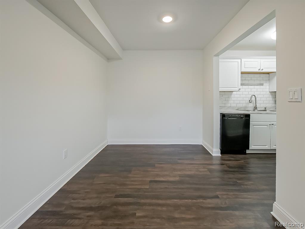 4905 South Crooks Road Royal Oak, MI 48073 - Photo 11 of 28