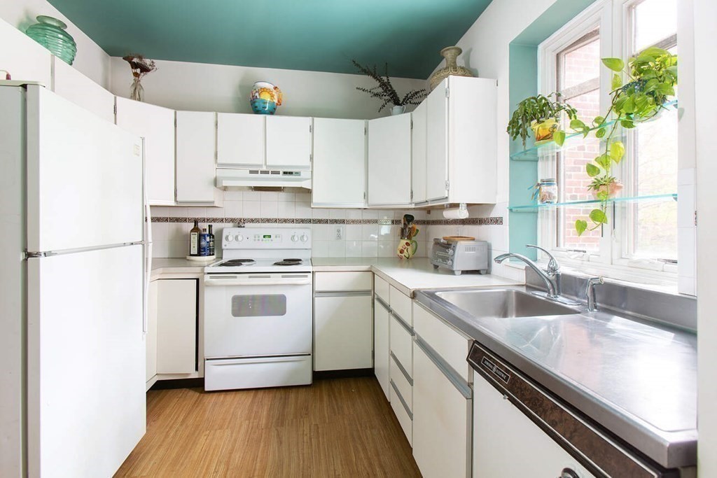 86 Griggs Road, Unit 14 Brookline, MA 02446 - Photo 2 of 11 Gallery Image 2