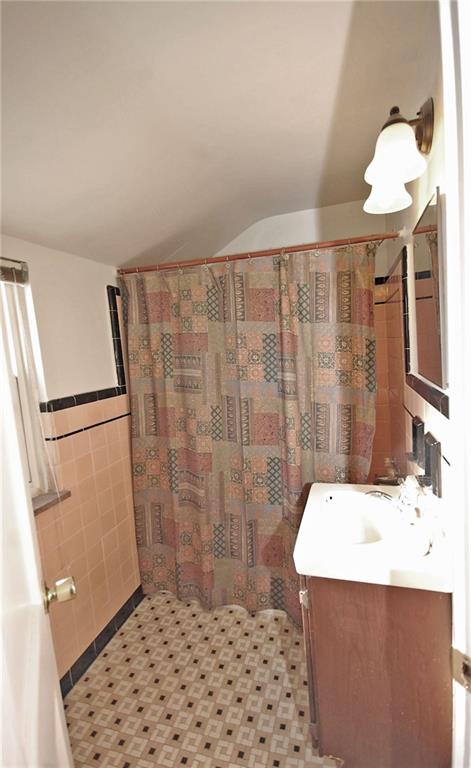 1955 Spring Valley Road Pittsburgh, PA 15243 - Photo 11 of 14 Full bath on second floor with original tile floors.