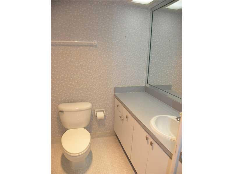 3100 North Course Lane, Unit 502 Pompano Beach, FL 33069 - Photo 8 of 16 Master Bath/Spa