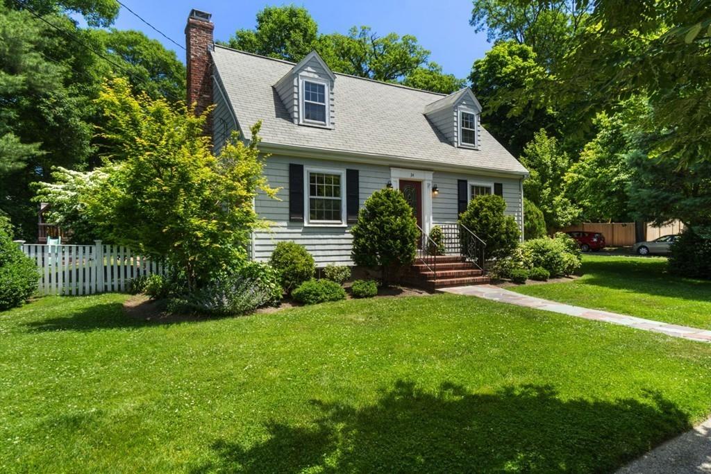 34 Pierrepont Road Newton, MA 02462 - Photo 2 of 21 Gallery Image 2