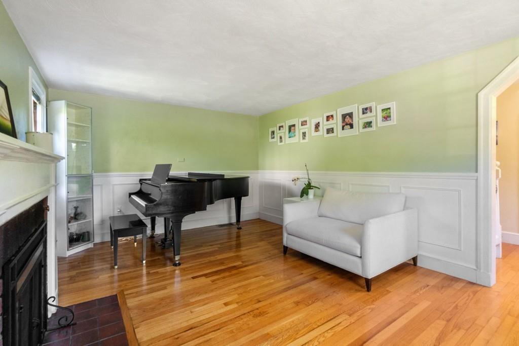 34 Pierrepont Road Newton, MA 02462 - Photo 4 of 21 Gallery Image 4