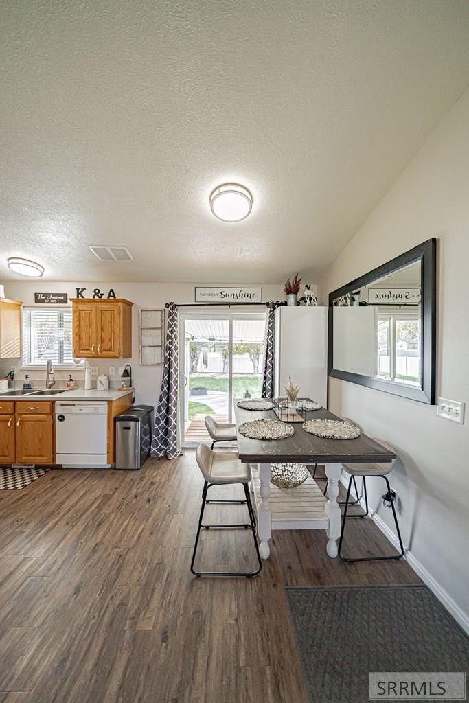 4216 Edgewood Circle Ammon, ID 83406 - Photo 12 of 33 Dining Area