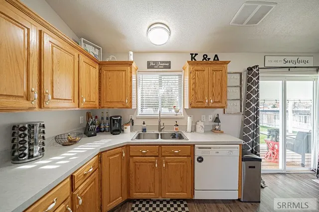 $349,900 | 4216 Edgewood Circle, Ammon, ID 83406