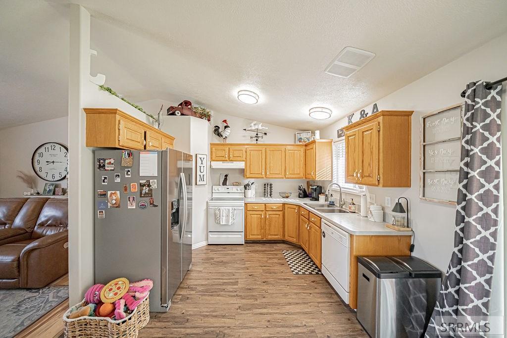 4216 Edgewood Circle Ammon, ID 83406 - Photo 15 of 33