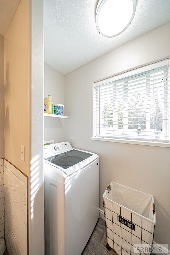 4216 Edgewood Circle Ammon, ID 83406 - Photo 28 of 33 Laundry Area