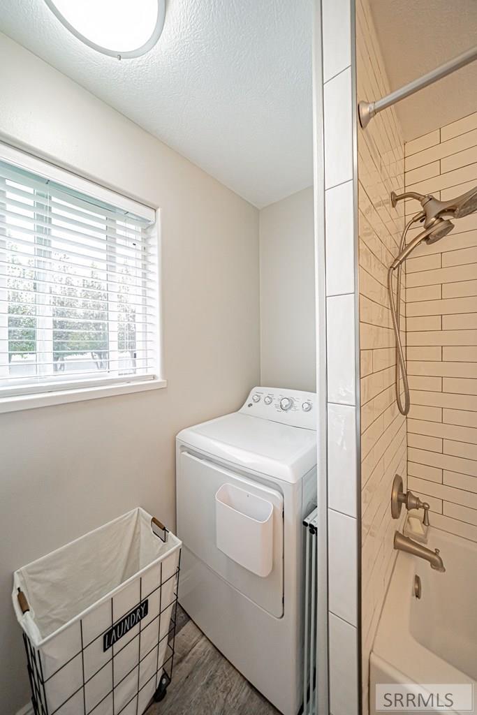 4216 Edgewood Circle Ammon, ID 83406 - Photo 29 of 33 Laundry Area