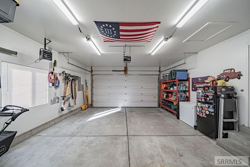 4216 Edgewood Circle Ammon, ID 83406 - Photo 30 of 33 Garage