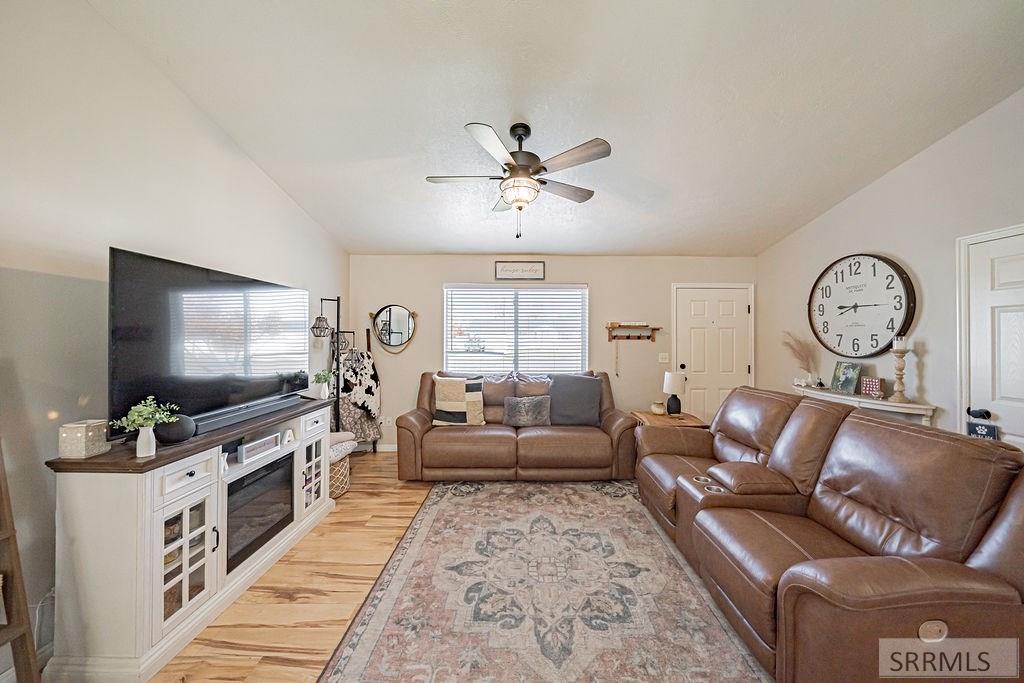 4216 Edgewood Circle Ammon, ID 83406 - Photo 9 of 33 Living Room