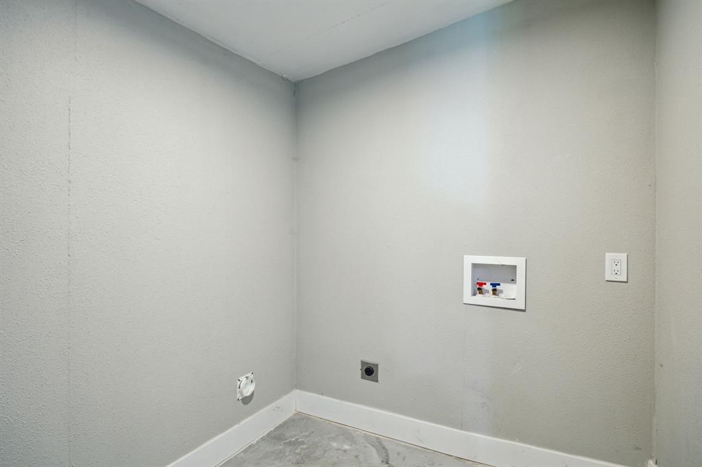 1605 South Walnut Street Sherman, TX 75090 - Photo 21 of 28 a view of a small space