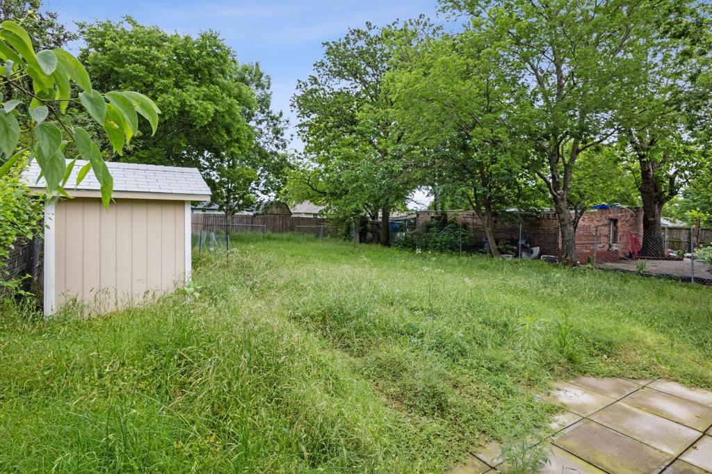 1605 South Walnut Street Sherman, TX 75090 - Photo 24 of 28 a view of a backyard with a garden