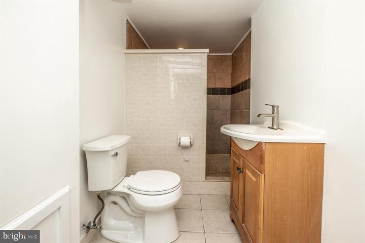 902 Croton Road Wayne, PA 19087 - Photo 35 of 37 a bathroom with a sink a toilet and shower