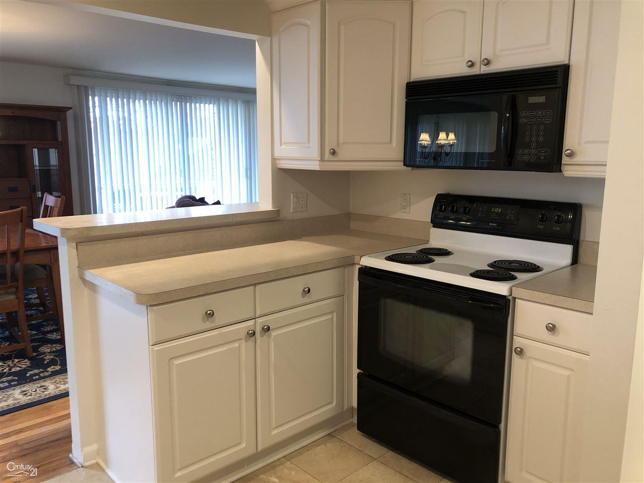 4047 West Maple Road Bloomfield Hills, MI 48301 - Photo 16 of 35