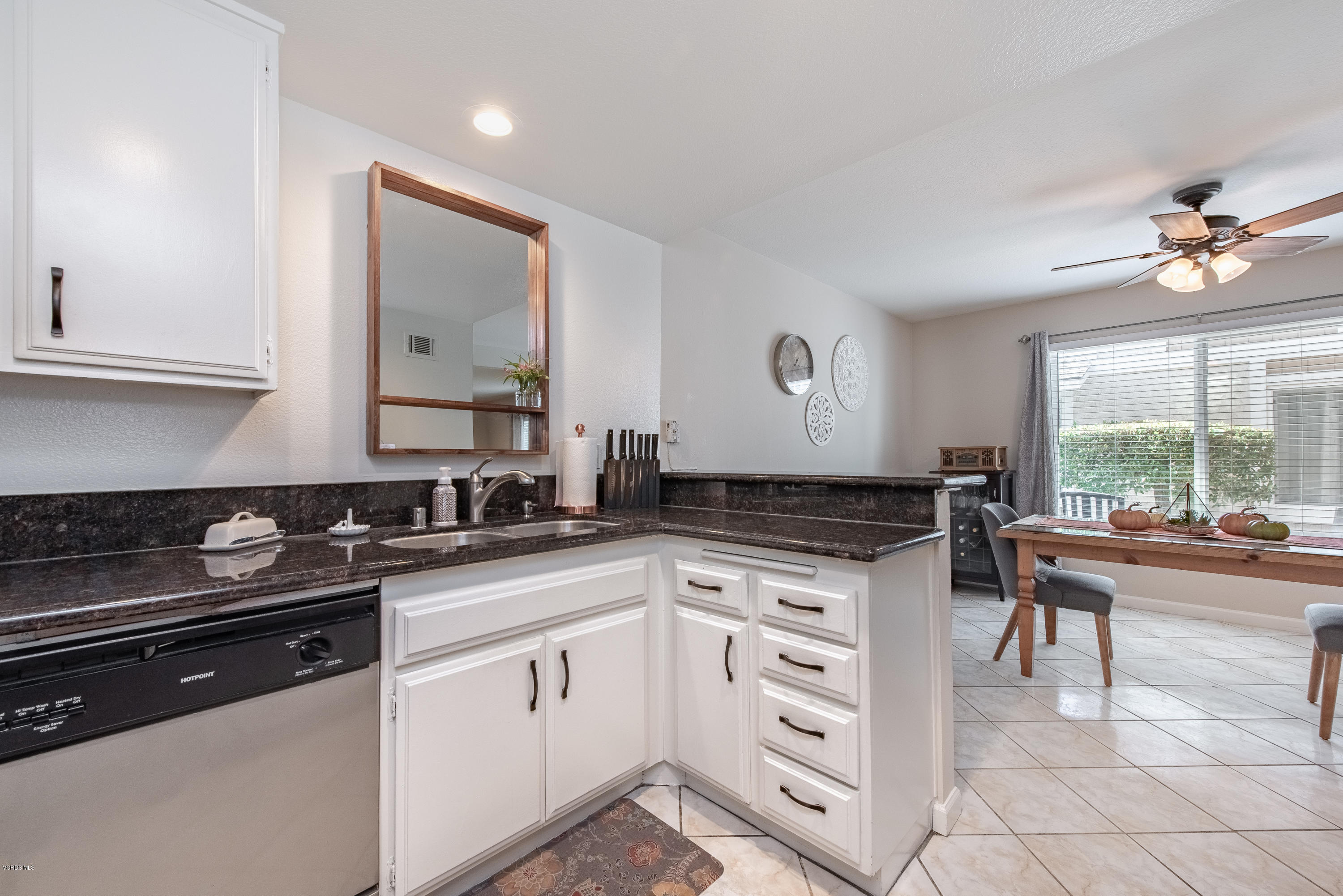561 Spring Road, Unit 42 Moorpark, CA 93021 - Photo 11 of 28 561 Spring Rd Moorpark-12