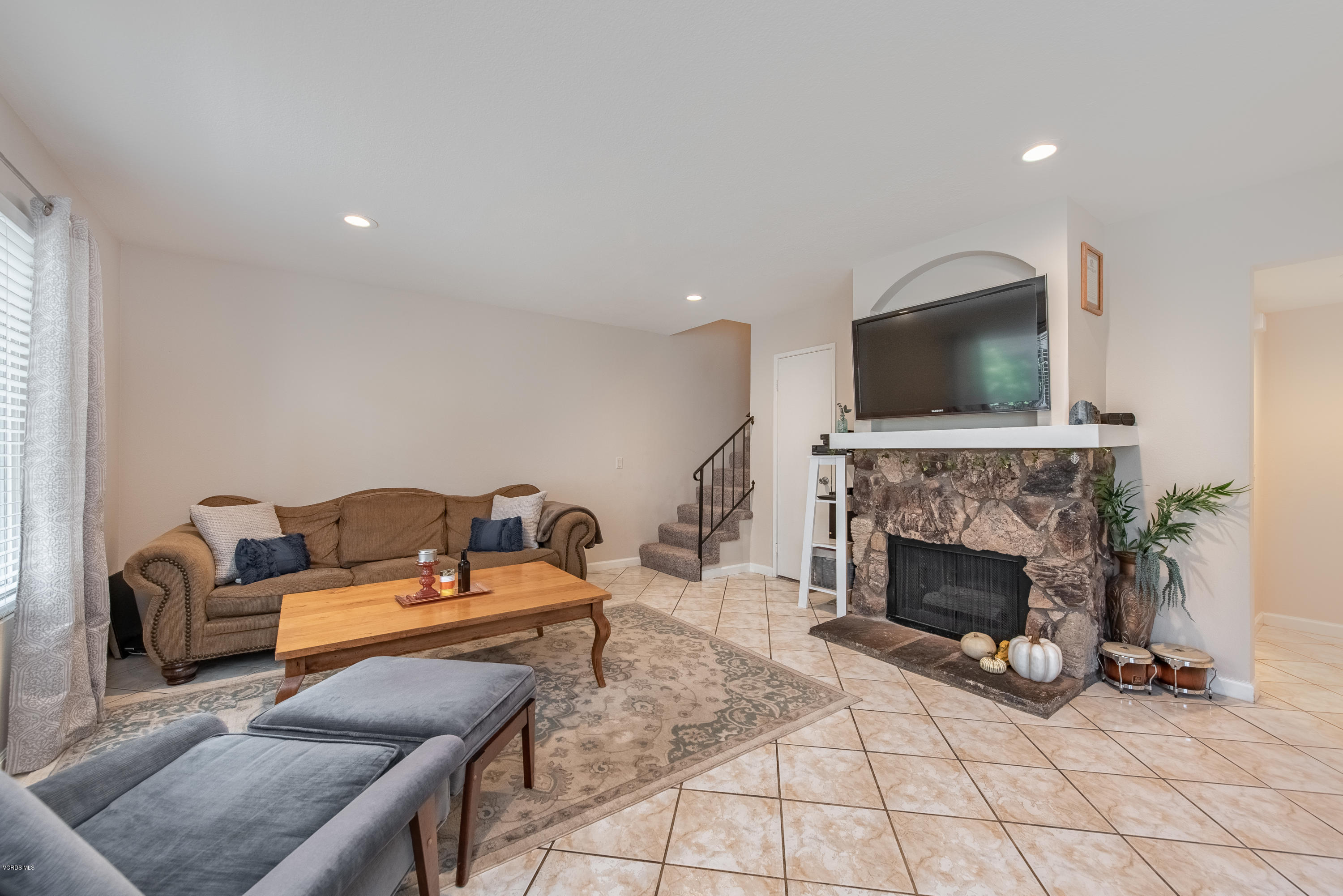 561 Spring Road, Unit 42 Moorpark, CA 93021 - Photo 3 of 28 561 Spring Rd Moorpark-4