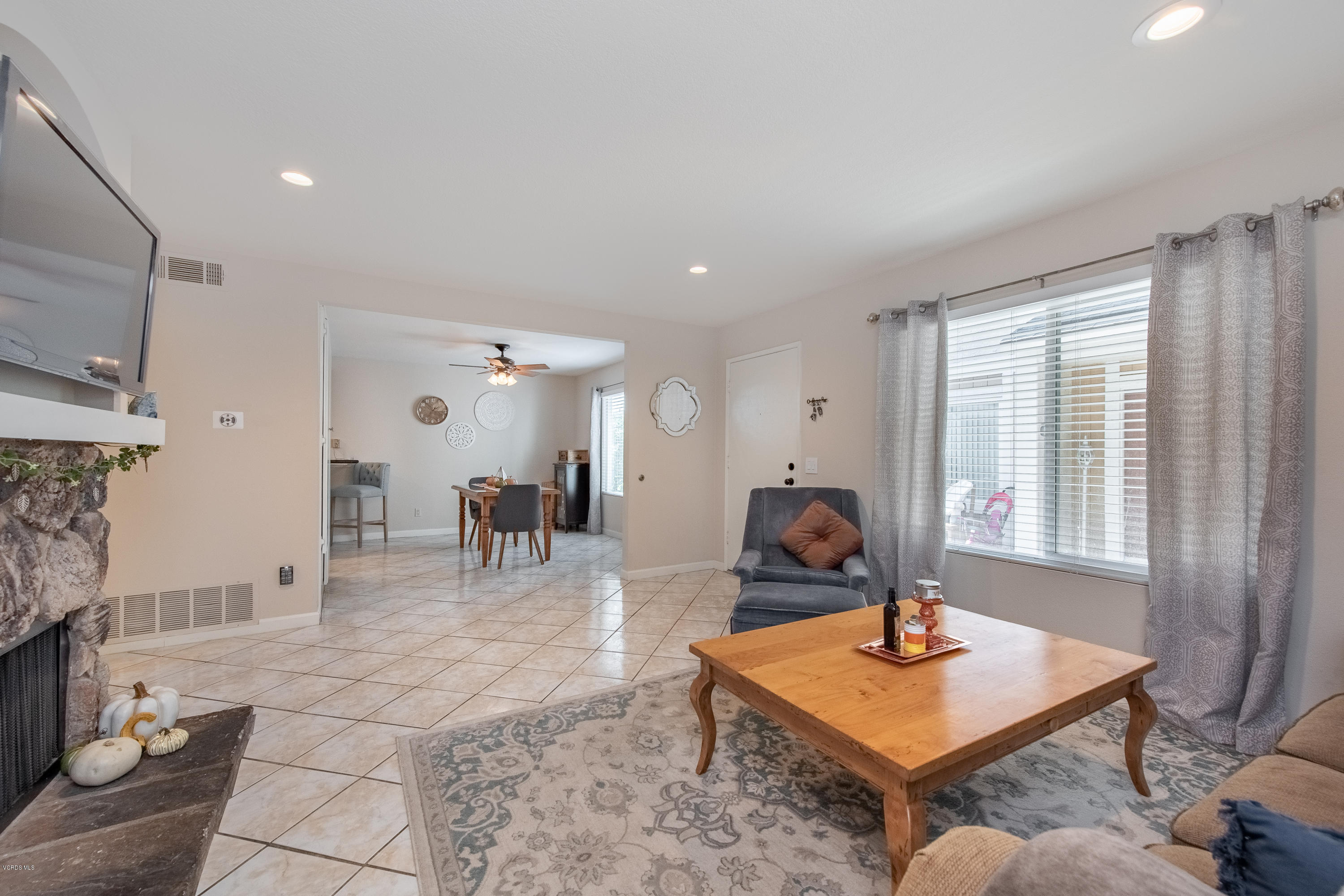 561 Spring Road, Unit 42 Moorpark, CA 93021 - Photo 4 of 28 561 Spring Rd Moorpark-6
