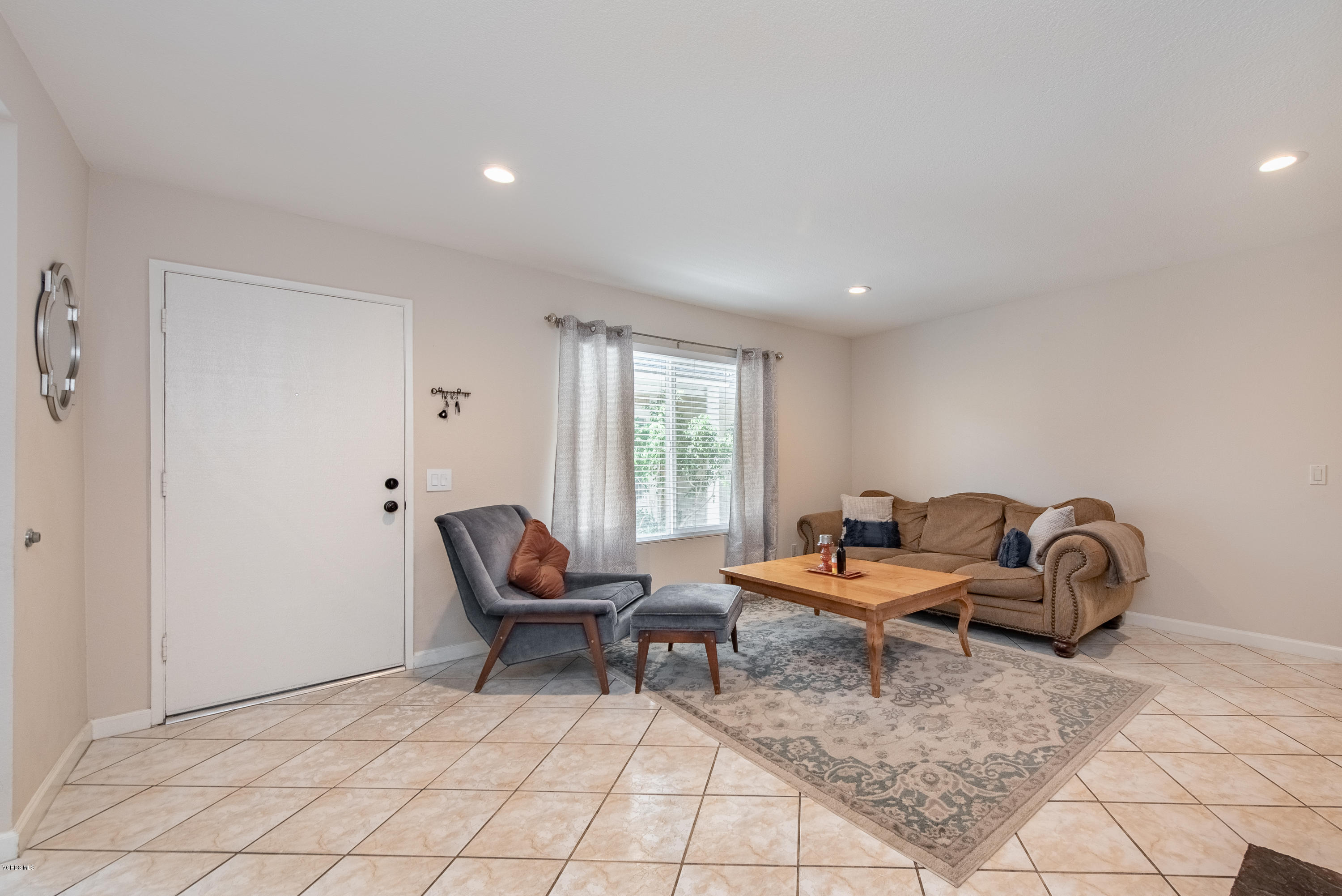 561 Spring Road, Unit 42 Moorpark, CA 93021 - Photo 5 of 28 561 Spring Rd Moorpark-5