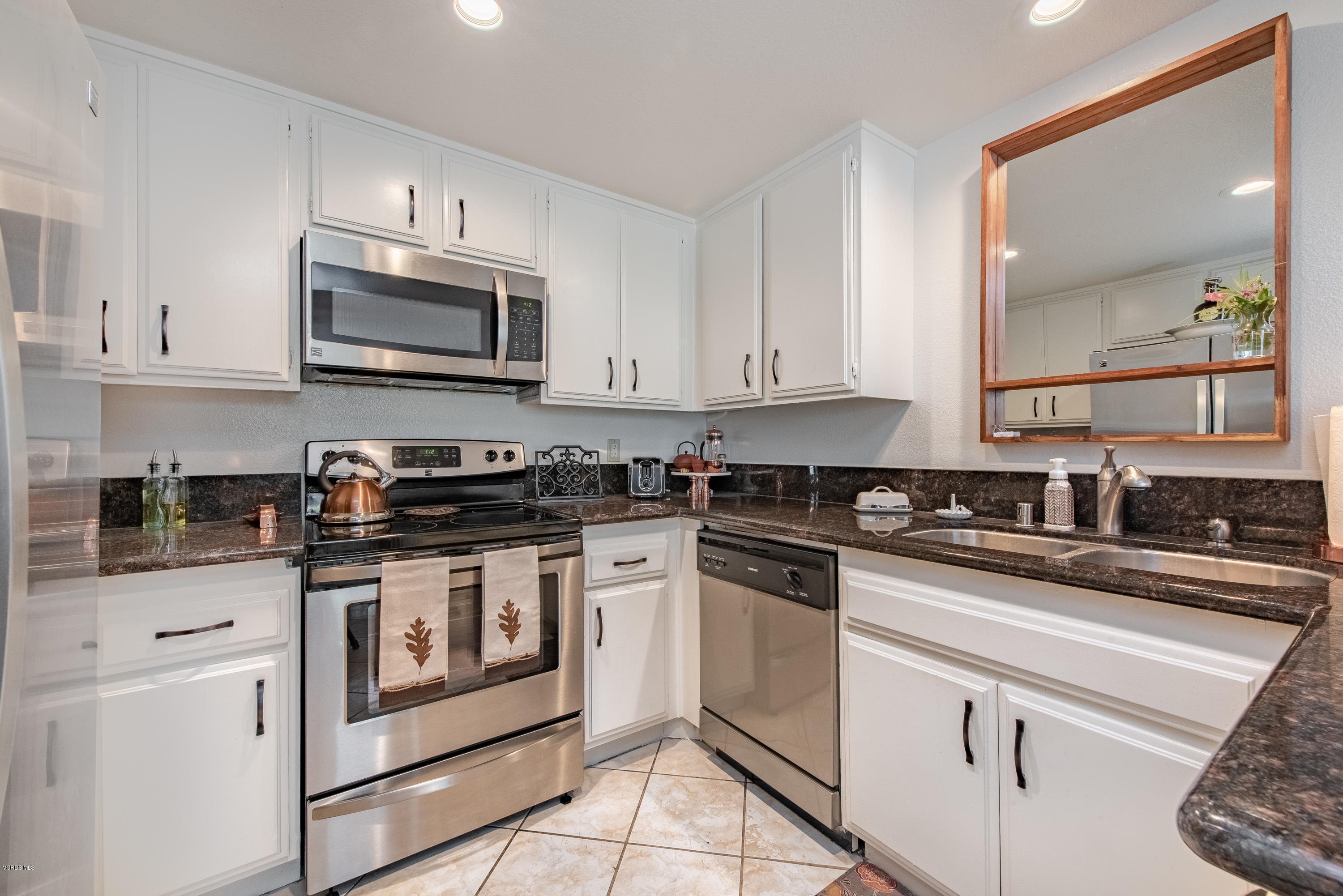 561 Spring Road, Unit 42 Moorpark, CA 93021 - Photo 10 of 28 561 Spring Rd Moorpark-10