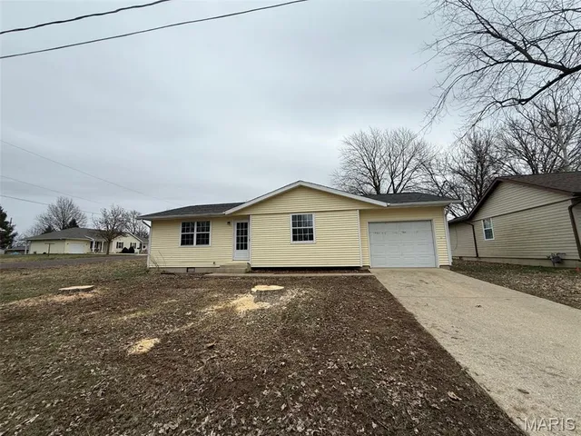$159,750 | 322 North Sangamon Avenue, Vandalia, IL 62471