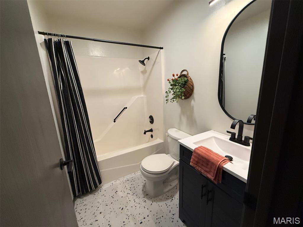 322 North Sangamon Avenue Vandalia, IL 62471 - Photo 7 of 9