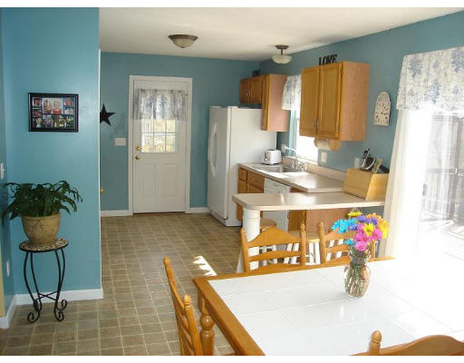 226 Acropolis Road Lowell, MA 01854 - Photo 2 of 13