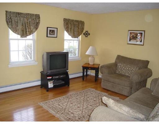 226 Acropolis Road Lowell, MA 01854 - Photo 4 of 13