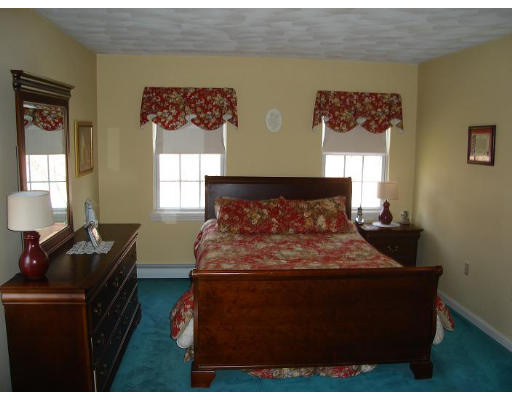 226 Acropolis Road Lowell, MA 01854 - Photo 5 of 13