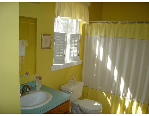 226 Acropolis Road Lowell, MA 01854 - Photo 6 of 13