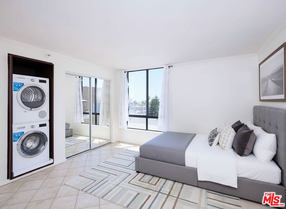 7320 Hawthorn Avenue, Unit 222 Los Angeles, CA 90046 - Photo 20 of 33 a bedroom with a bed and walk in closet