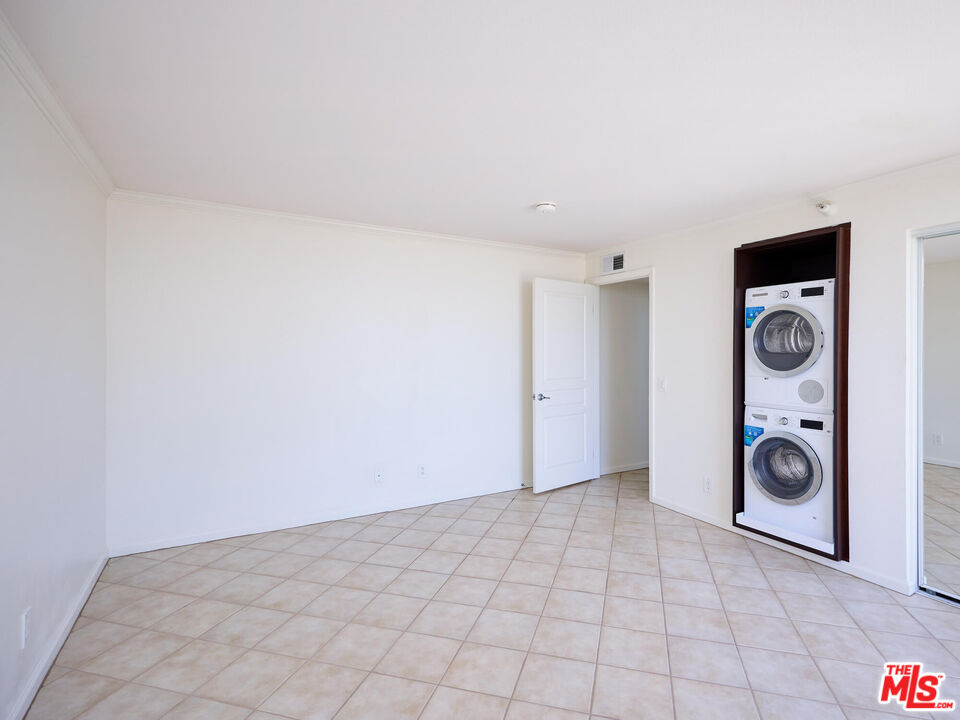 7320 Hawthorn Avenue, Unit 222 Los Angeles, CA 90046 - Photo 23 of 33 a view of a storage & utility room with a washer and dryer