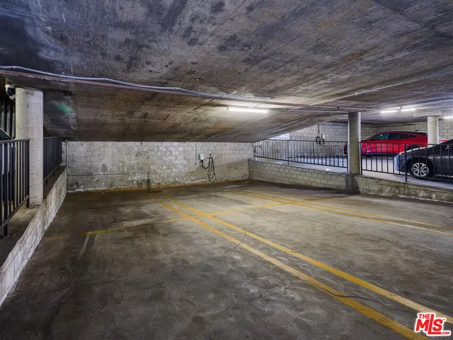 $2,500 | 7320 Hawthorn Avenue, Unit 222, Los Angeles, CA 90046