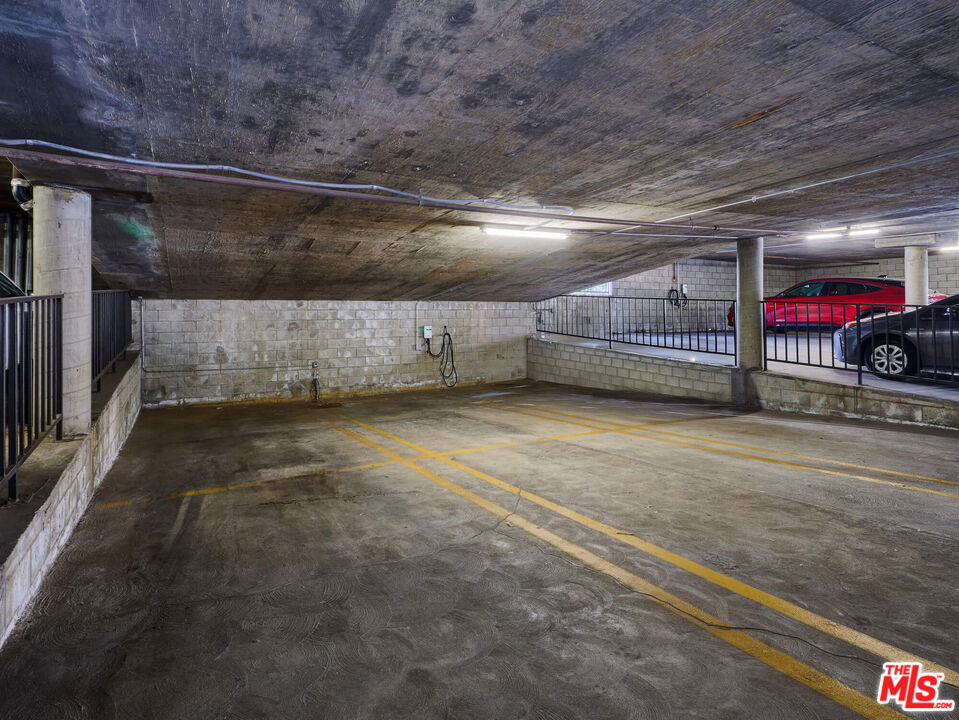 7320 Hawthorn Avenue, Unit 222 Los Angeles, CA 90046 - Photo 33 of 33